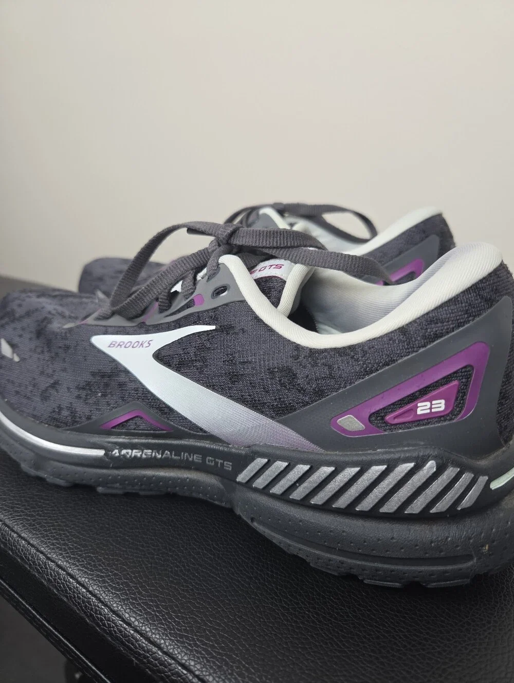 Brooks Adrenaline GTS 23 Women's Running Shoes Black Purple Size 9.5 Cushion
